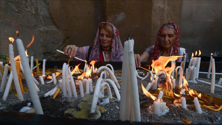Iglesia armenia celebra misa después de 3 años en Turquía