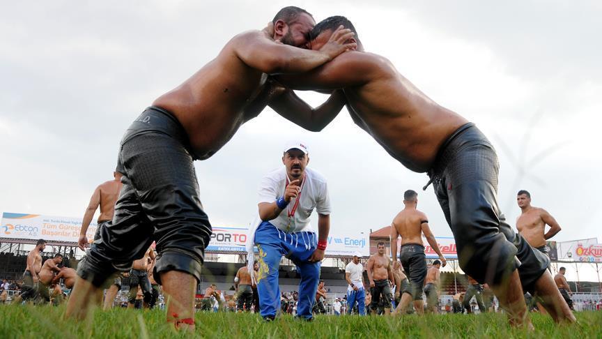 Turkish athlete sets record in oil wrestling event