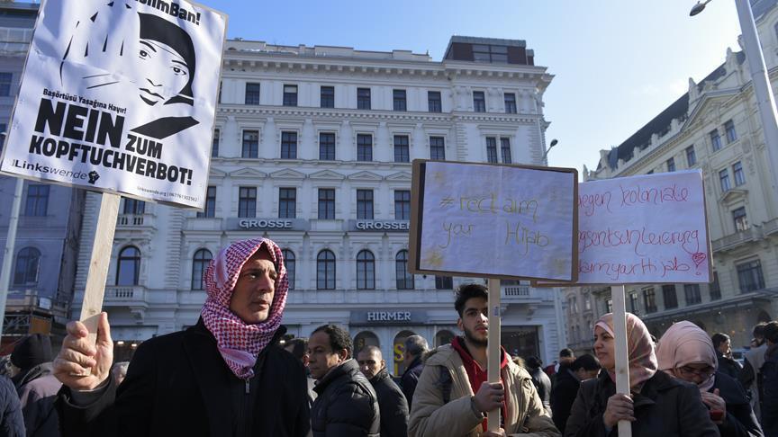 Austrians react to government’s headscarf plan