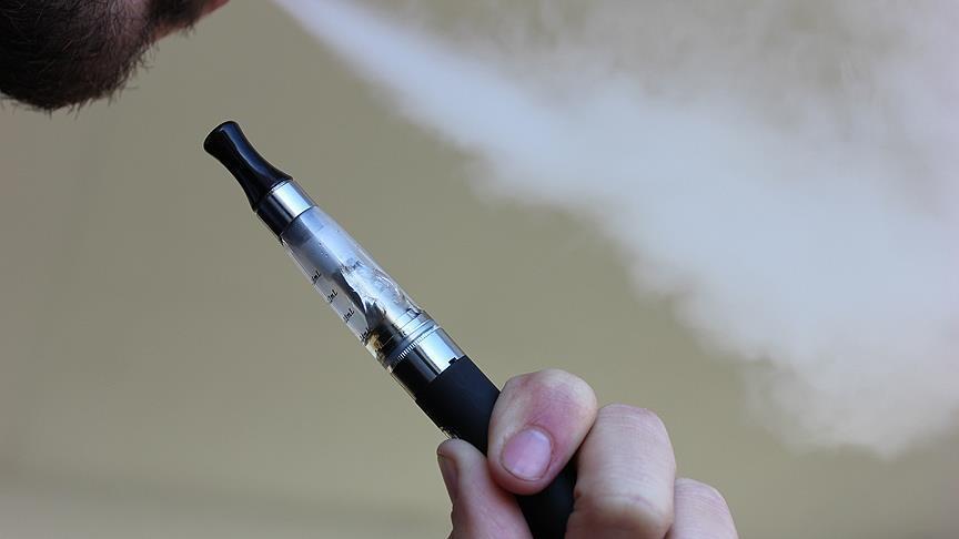 US: FDA cracks down on e-cig companies over teen use