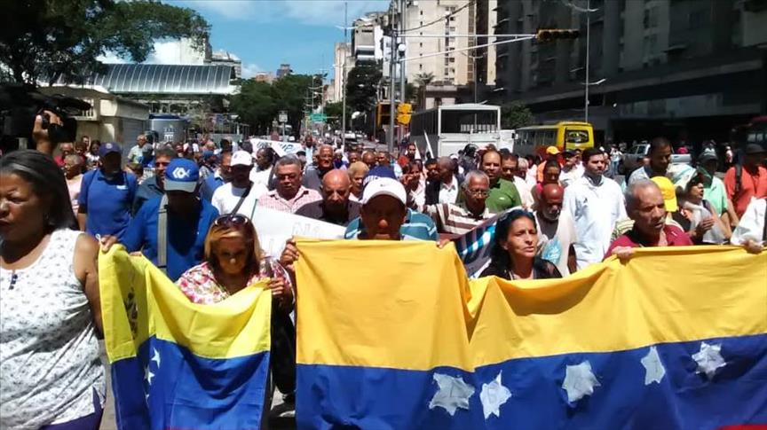 Pensionados venezolanos exigen vejez digna en las calles de Caracas