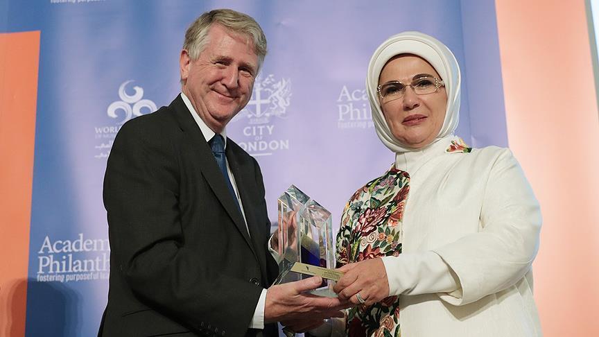 Эмине Эрдоган вручена награда «За заслуги в гуманитарной сфере»