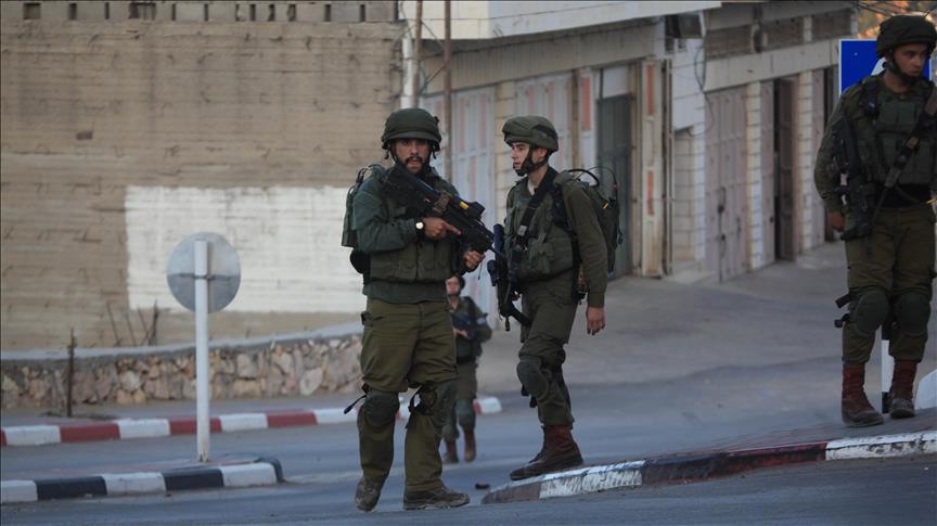 Israeli army rounds up 12 Palestinians in W. Bank raids