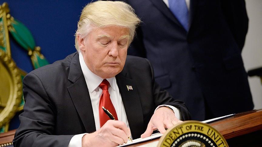 Trump firma orden para castigar interferencia electoral