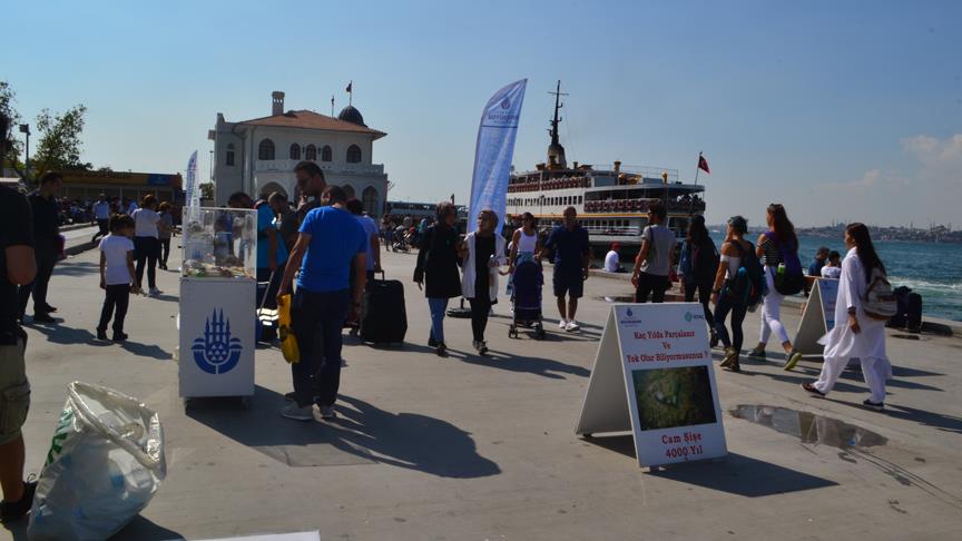 Kadıköy sahilinde dalgıçlar denizden çöp topladı