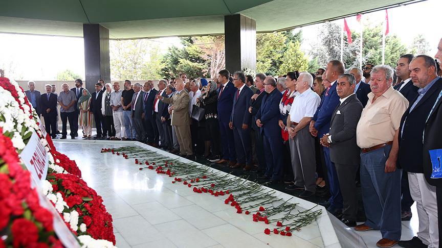 Menderes ve arkadaşları mezarları başında anıldı