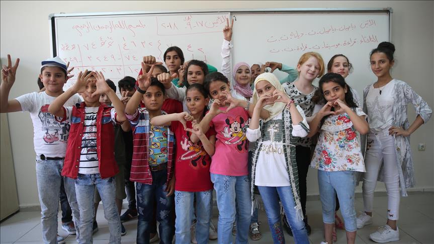 Илјадници сириски деца се вратија во училиштата во Турција