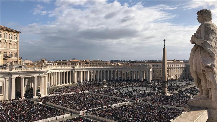 Vaticano suspende a cura por abusos en un colegio de España