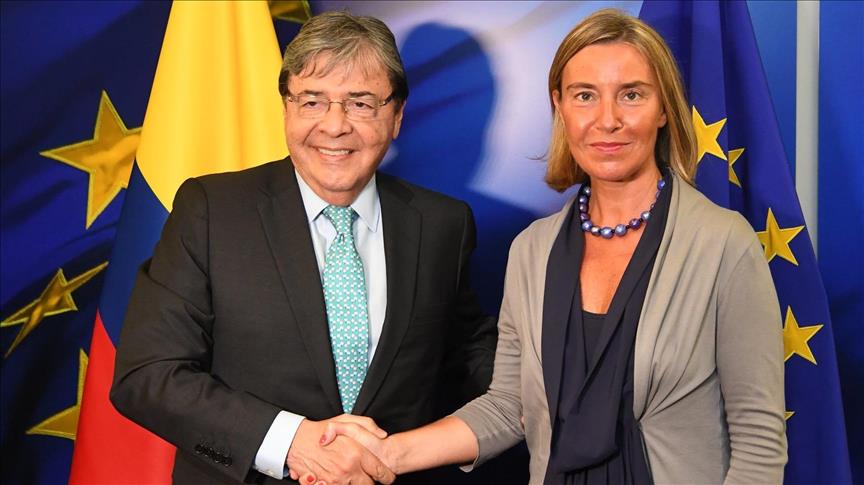 Canciller colombiano habla de crisis venezolana con represente de la UE