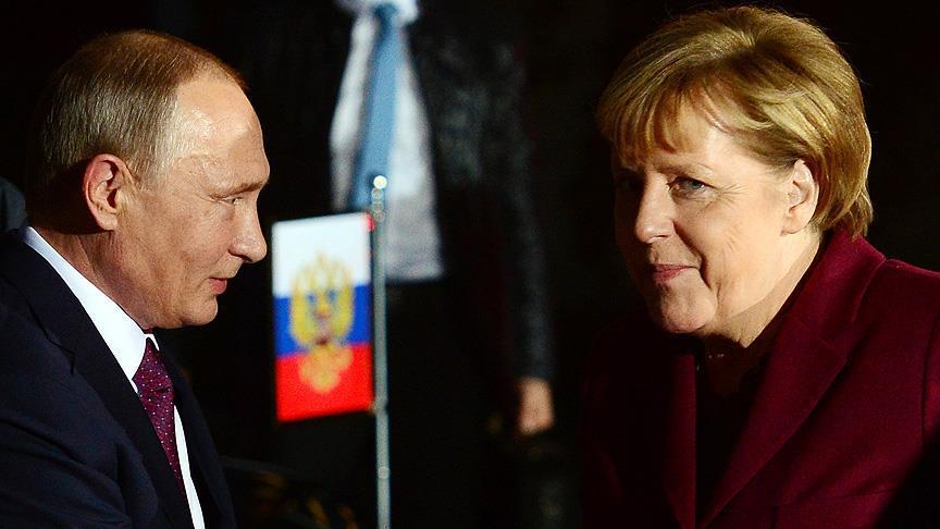 Путин и Меркел разговараа за решавање на сириската криза 