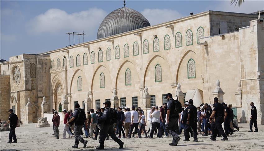 Scores of Jewish settlers enter Al-Aqsa for Yom Kippur