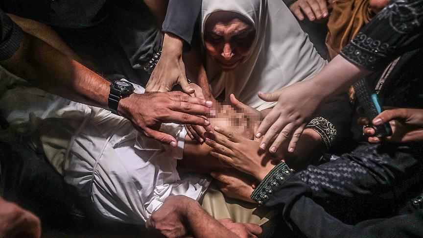 İsrail'in saldırılarında şehit olan Gazzeliler son yolculuğuna uğurlandı 
