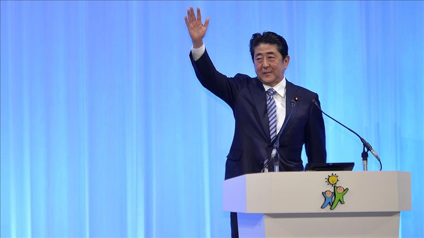 Primer ministro japonés gana voto del partido y extiende su mandato 