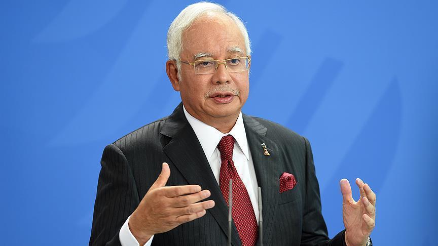 الشرطة الماليزية توجه 21 تهمة غسيل أموال لرئيس الوزراء السابق