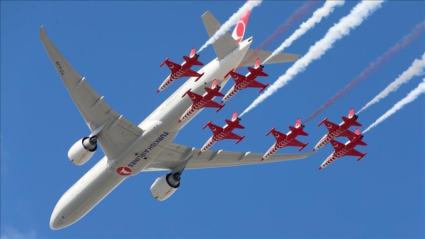 "النجوم التركية" تتألق في سماء إسطنبول بجوار "بوينغ 777"