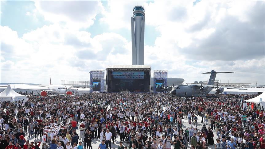 Brojni posjetioci i tokom drugog dana TEKNOFEST-a u Istanbulu
