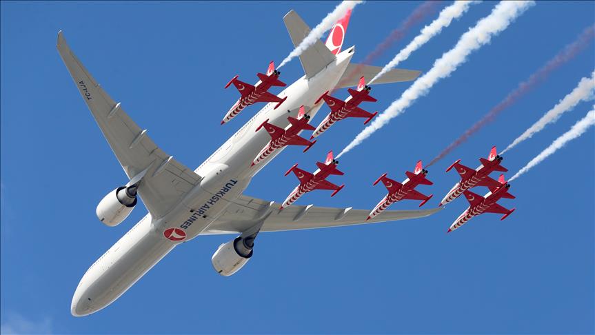 TEKNOFEST: Zajednički performans Turskih zvijezda i aviona Turkish Airlinesa