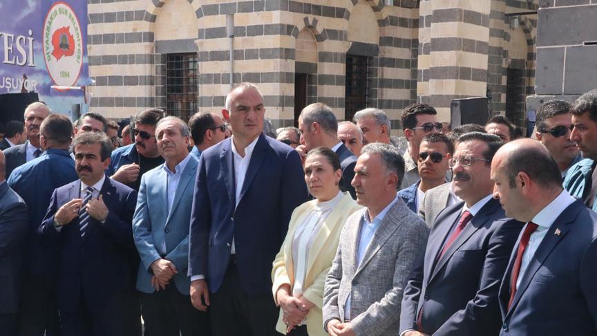 Terörün zarar verdiği Dört Ayaklı Minare ve iki caminin açılışı yapıldı