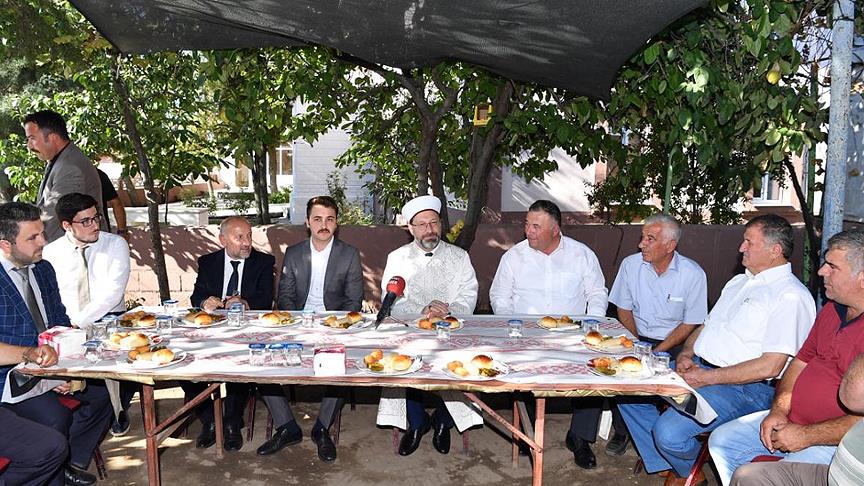 Diyanet İşleri Başkanı Erbaş, imam olarak görev yaptığı köyü ziyaret etti