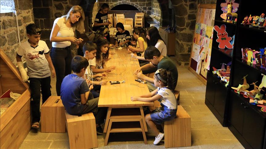 Unutulmaya Yuz Tutan Oyuncaklar Cocuklarin Elinde Sekillendi