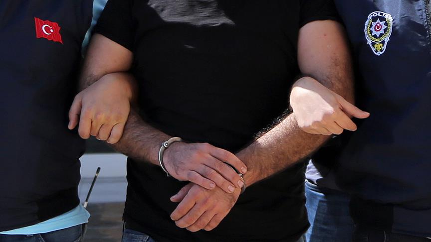 Dolandırıcılık yapan banka müdürü İzmir'de yakalandı