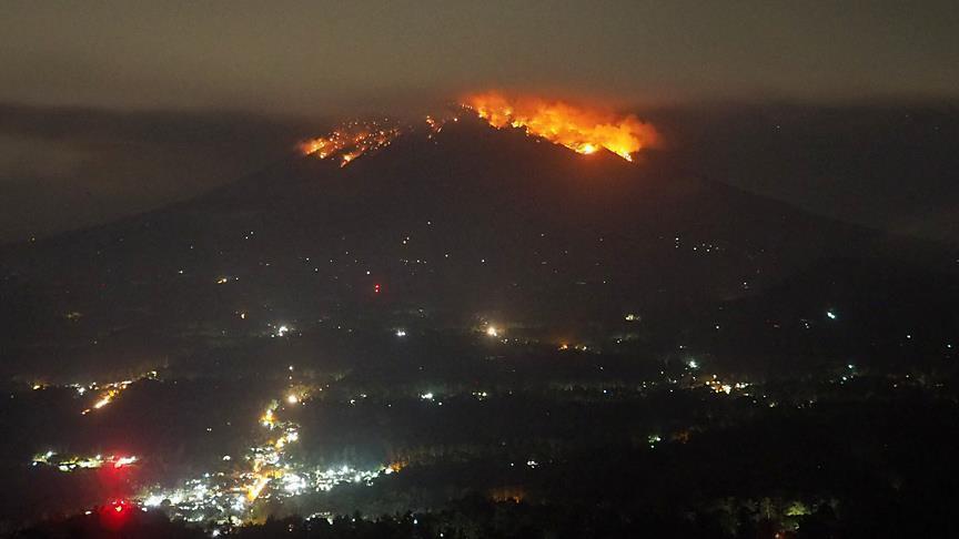 Indonésie : Éruptions du volcan Krakatoa