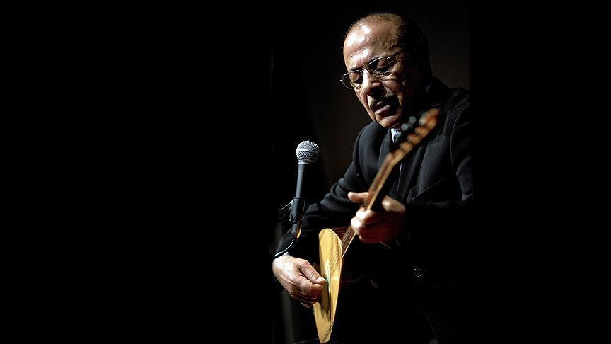 Përkujtohet këngëtari i muzikës popullore turke, Neşet Ertaş