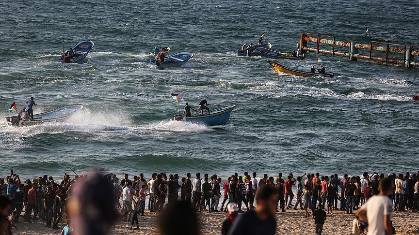 Israeli jets fire on Palestinian demonstrators at Gaza border