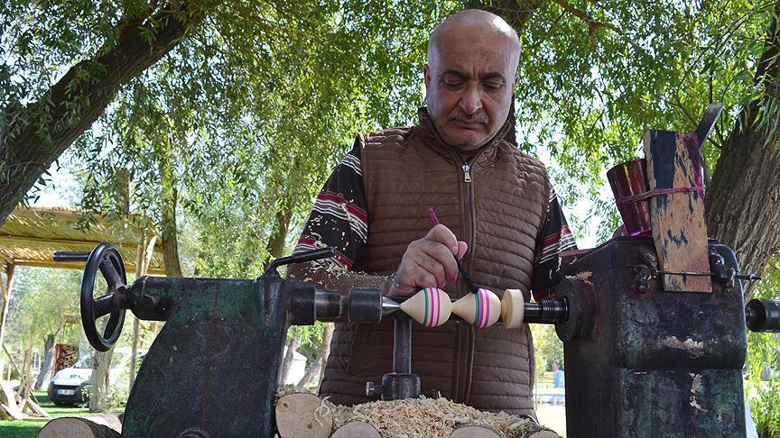 Çocuklar için 37 yıldır topaç yapıyor