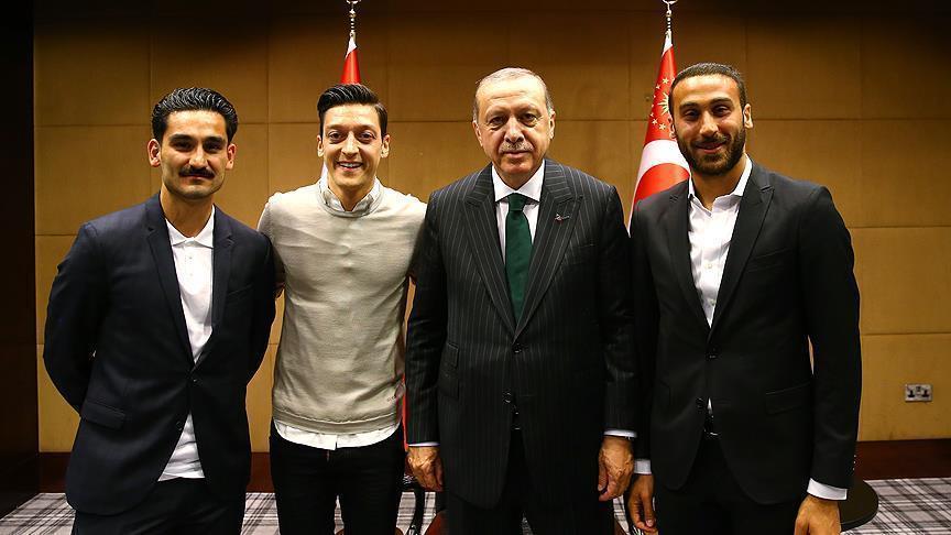 أردوغان: العنصرية دفعت أوزيل لاعتزال اللعب مع منتخب ألمانيا