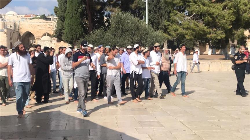 Fanatik Yahudiler Mescid-i Aksa'ya baskın düzenledi