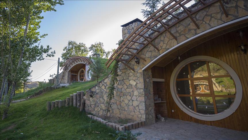 ‘Hobbit homes’ in central Turkey attract tourists