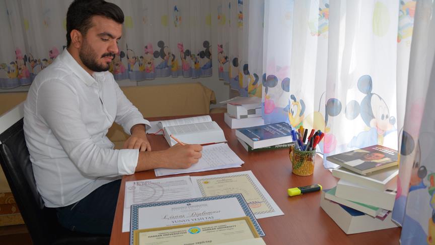 25 yaşında 4 üniversitede 5 bölüm bitirdi