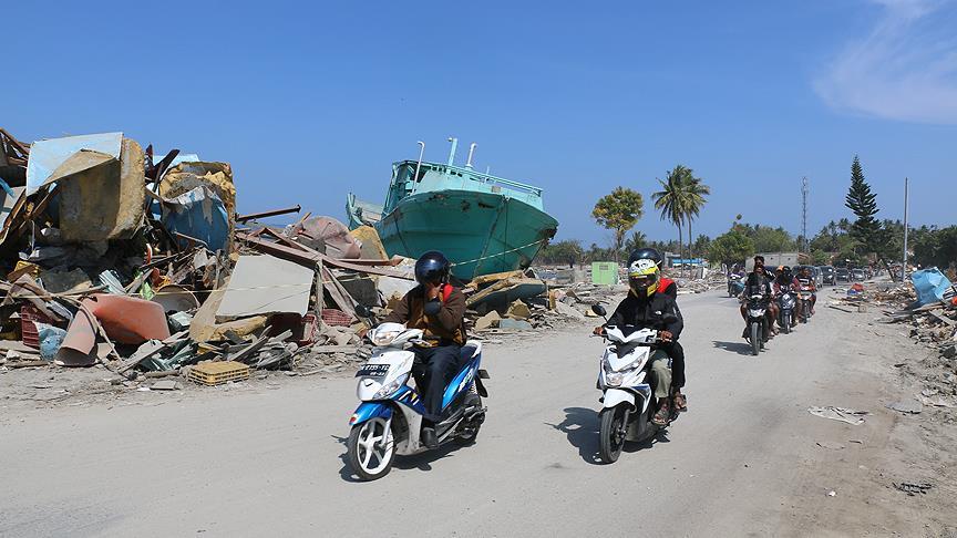 Endonezya’daki depremzedeler kıyıları terk etti