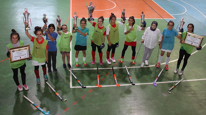 Güneydoğulu kızların hayatı hokeyle değişti