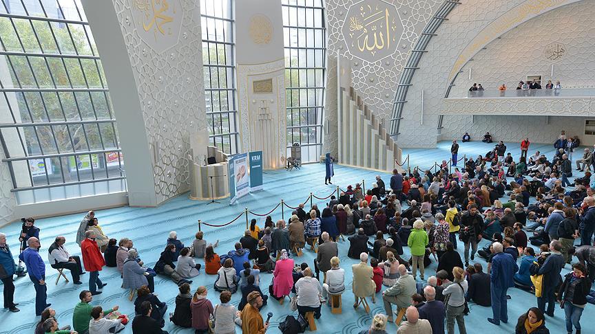 Cumhurbaşkanı Erdoğan'ın açtığı camiye Almanlardan yoğun ilgi