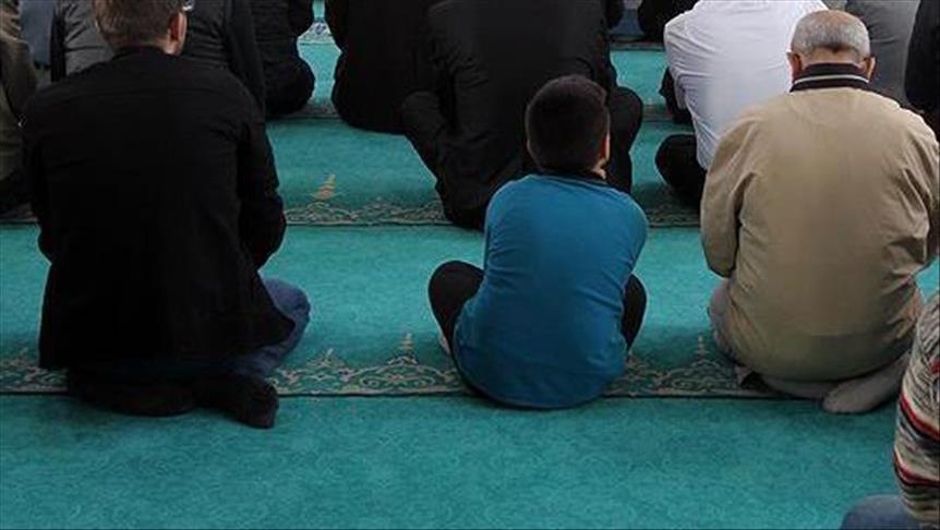 US mosque faces restrictions on daily prayers