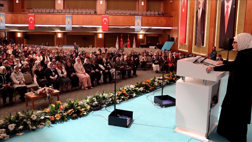 Emine Erdoğan AK Partili kadınlarla buluştu