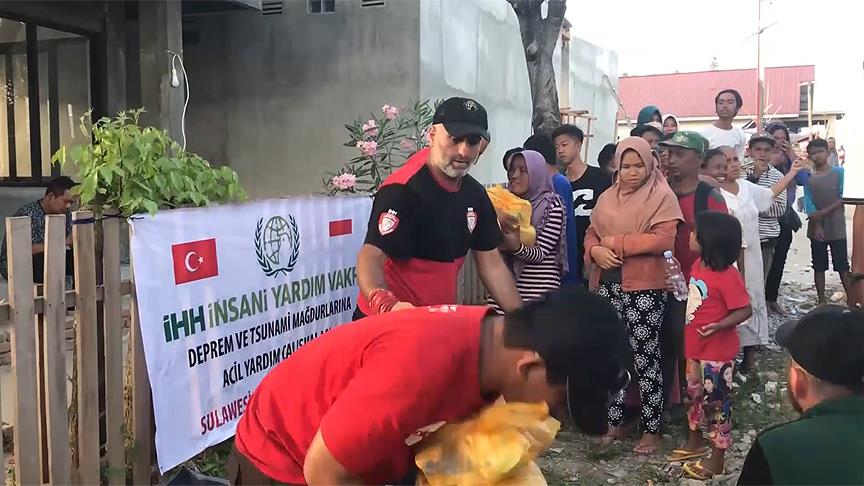 İHH 11 bin 900 Endonezyalı'ya acil yardım ulaştırdı