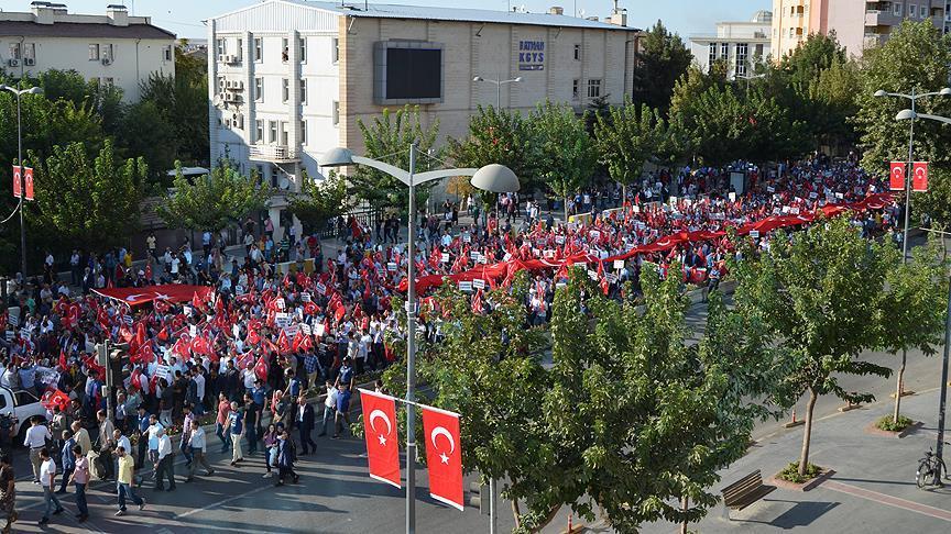 Turks march to condemn terrorist attack in Batman