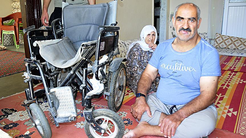 Engelliye Ait Tekerlekli Sandalyenin Akusu Calindi