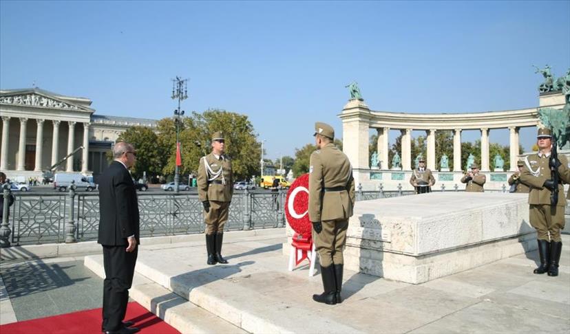 أردوغان يزور نصب الجندي المجهول في المجر