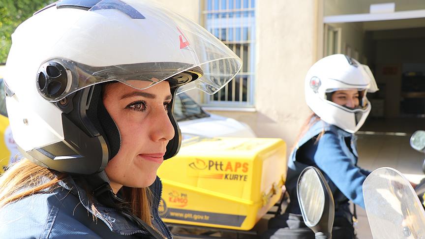 Edirne'nin motosikletli kadın postacıları 