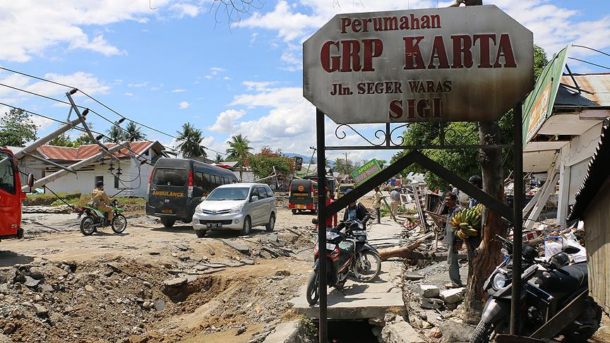 Endonezya'daki depremde ölenlerin sayısı 2002'ye yükseldi