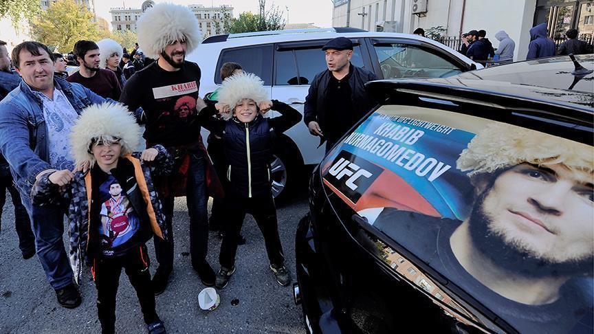 بوتين يلتقي مواطنه "حبيب" بطل العالم بفنون القتال المختلطة 