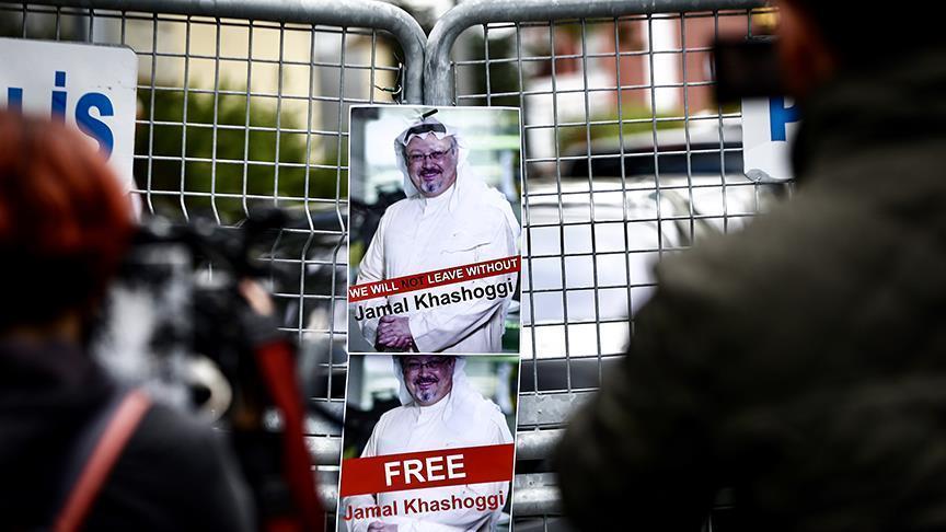 Журналисты ждут новостей у саудовского генконсульства в Турции
