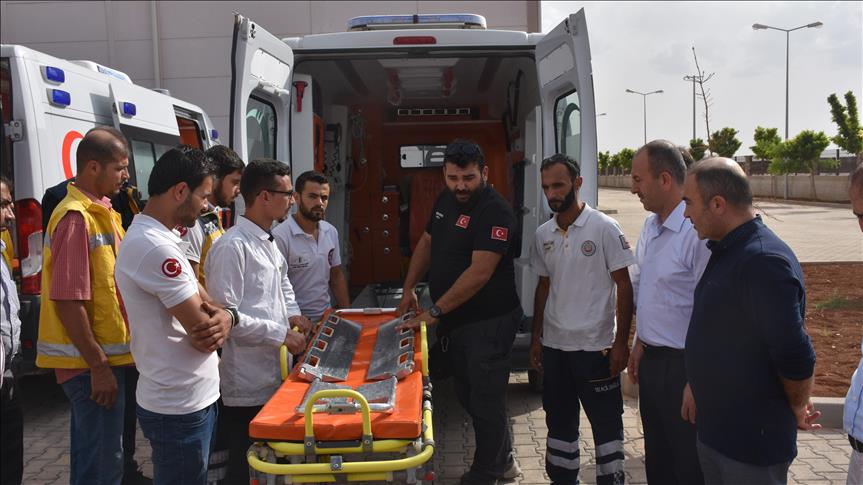 Turkish health staffers train Syrian volunteers