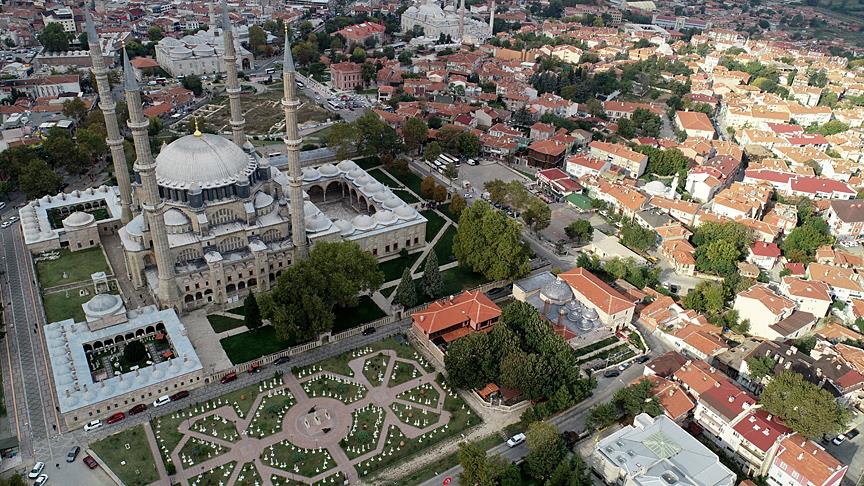 Selimiye'nin gölgesinde 'Millet Kıraathanesi'