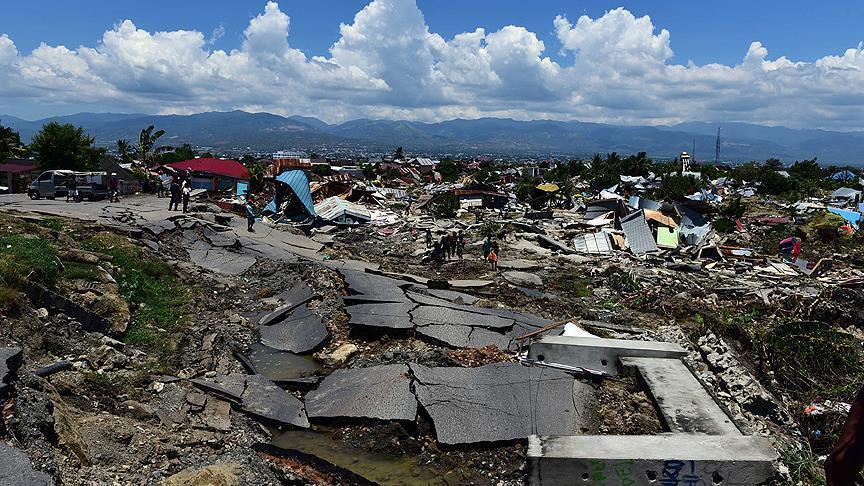 Soil liquefaction leaves Indonesian island in ruins