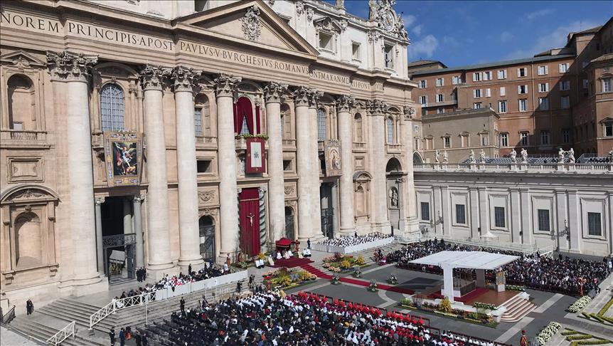 Salvadoreños llegan al Vaticano para canonización de Óscar Romero